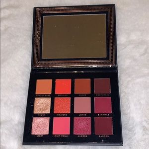 ACE BEAUTE Scarlet Dusk Eyeshadow Pallet